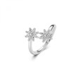 Anello aperto con doppi fiori in argento 925‰, 16 cubic zirconia bianchi